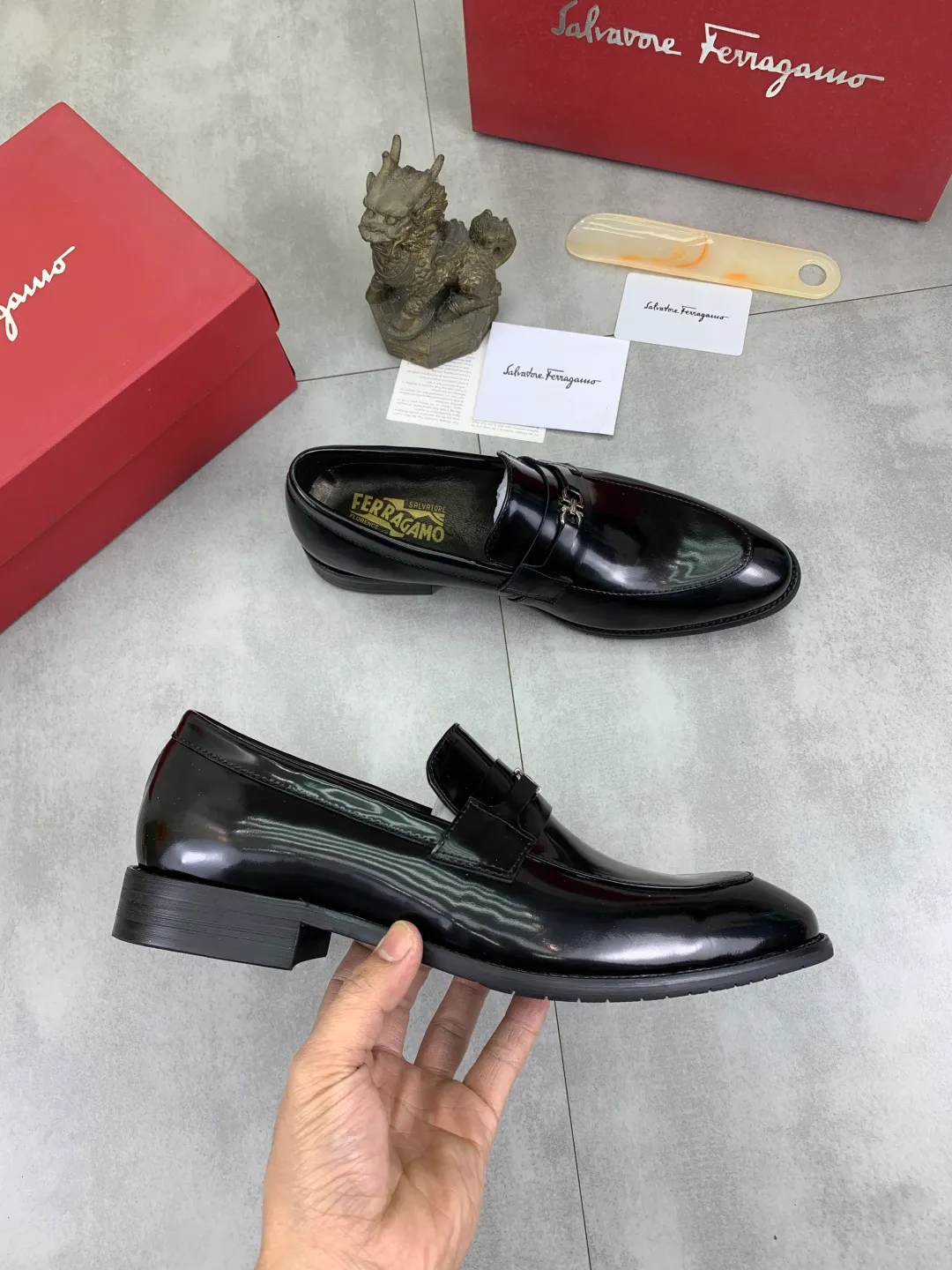 Men's Men's Shoes 💰P480💰[New Style] Water-dyed Niuli 🆘[Salvatore Ferragamo] Ferragamo's latest casual business leather shoes for men! Available at counters simultaneously! The fabric is made of specially imported original calfskin, and the interior is made of imported water-dyed cowhide. It is absolutely luxurious and leads the fashion trend. Matching code: 39-44, black optional